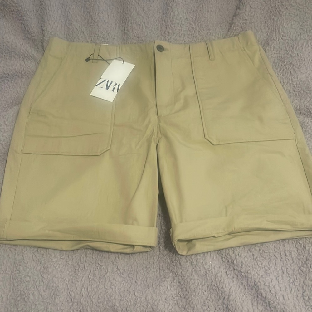 Brand new zara men’s shorts size 36.
